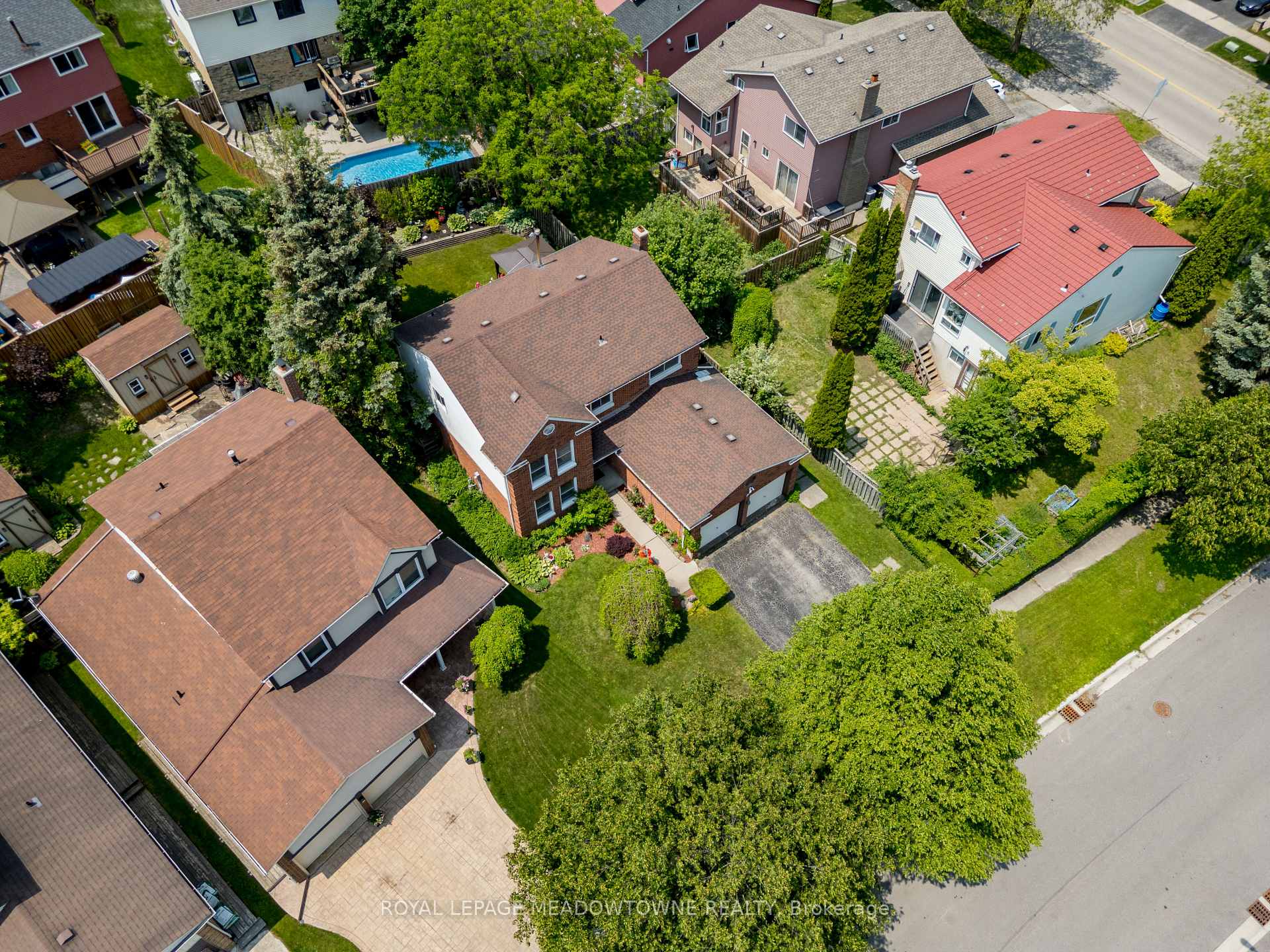 Photo 3 of 7 Deerwood Crescent, Kitchener — HOMEH