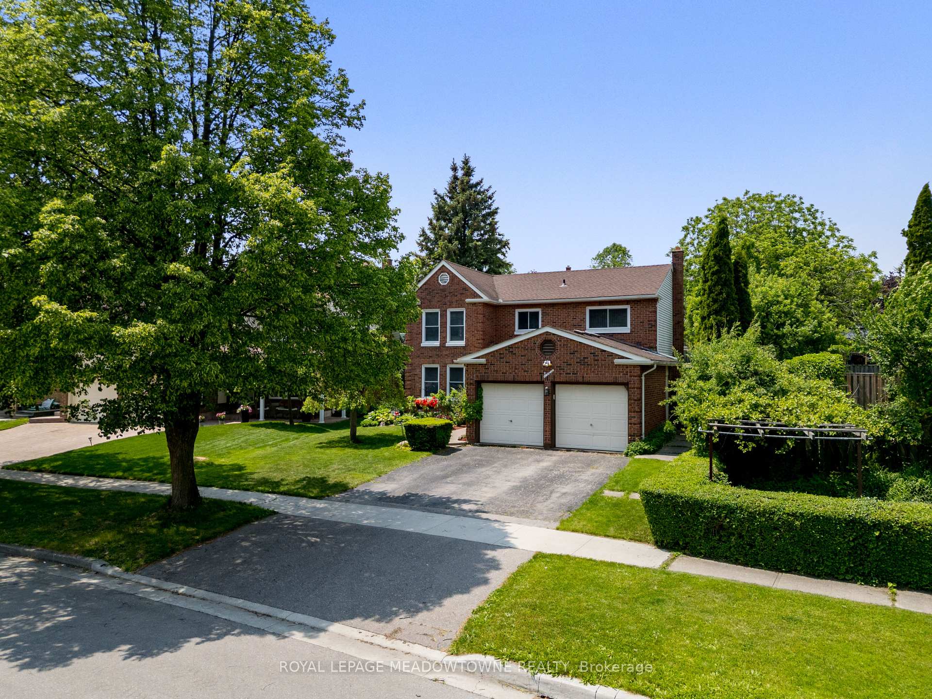 Photo 4 of 7 Deerwood Crescent, Kitchener — HOMEH