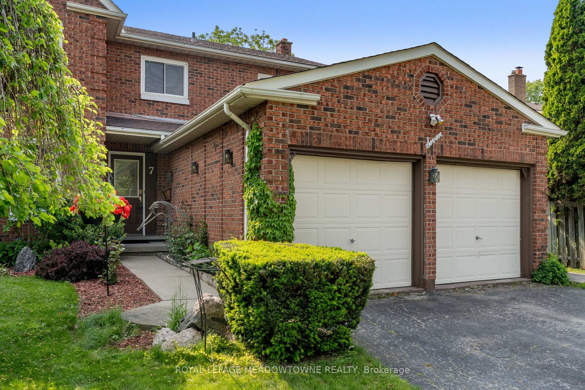 Photo 5 of 7 Deerwood Crescent, Kitchener — HOMEH