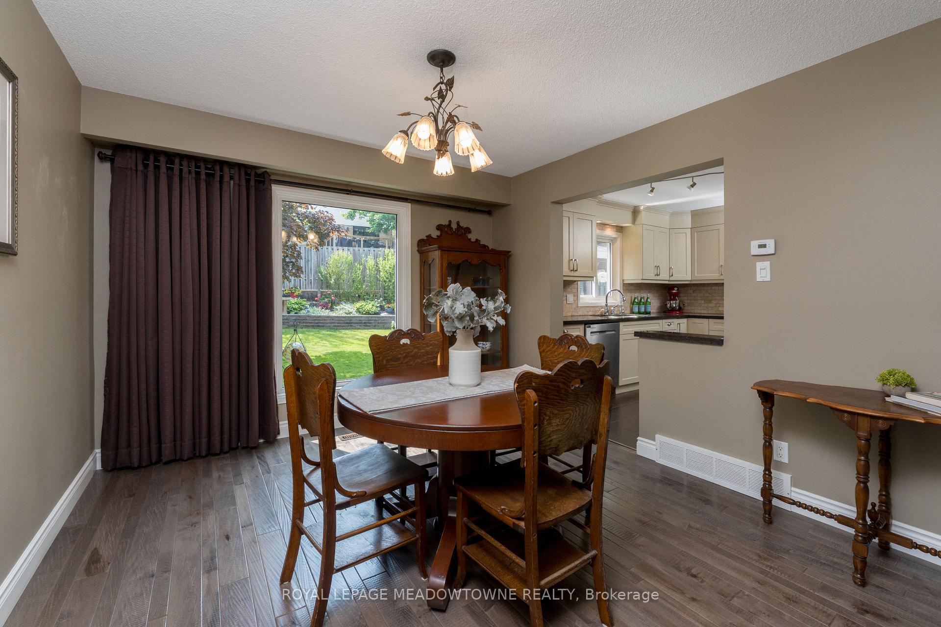 Photo 10 of 7 Deerwood Crescent, Kitchener — HOMEH