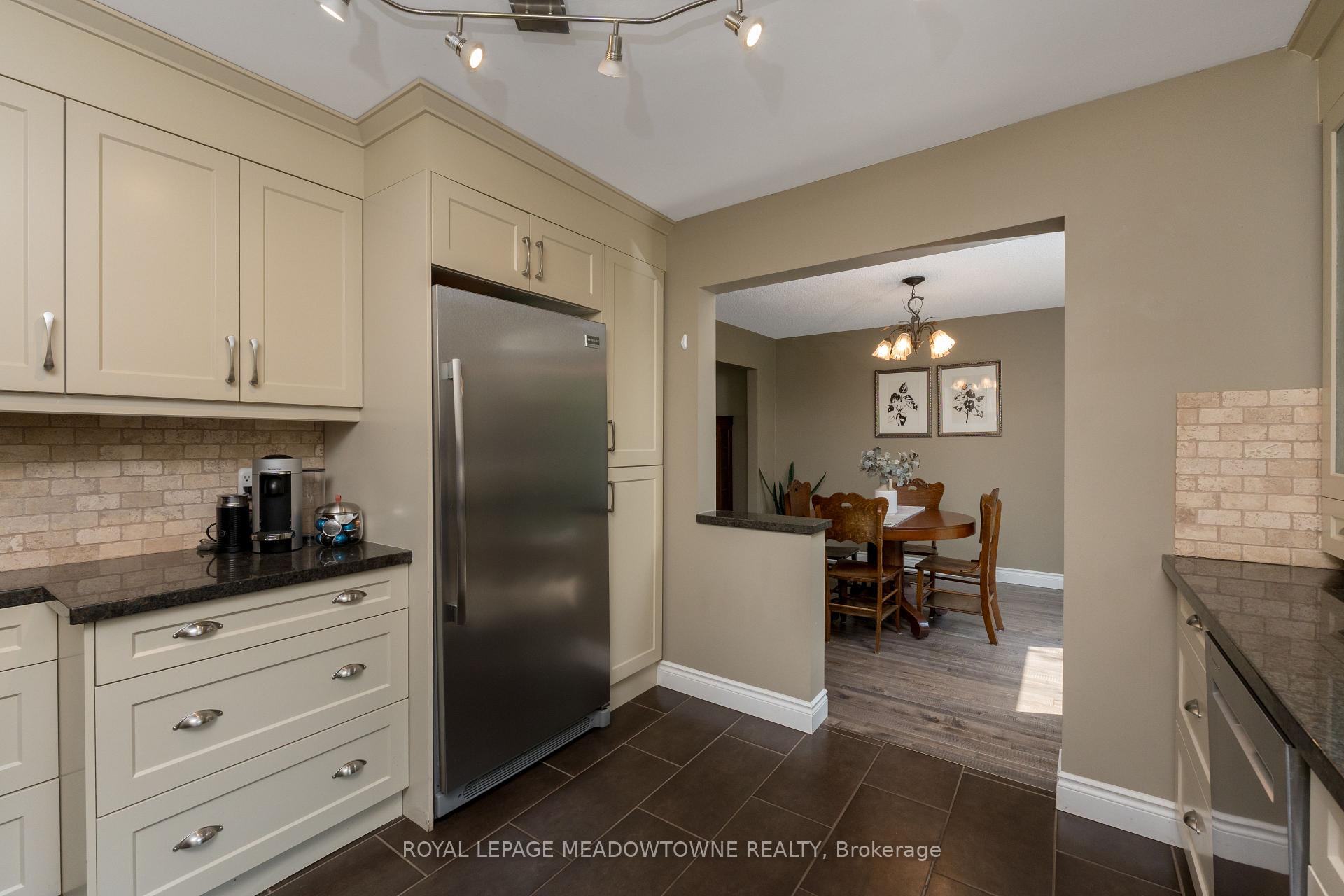 Photo 14 of 7 Deerwood Crescent, Kitchener — HOMEH