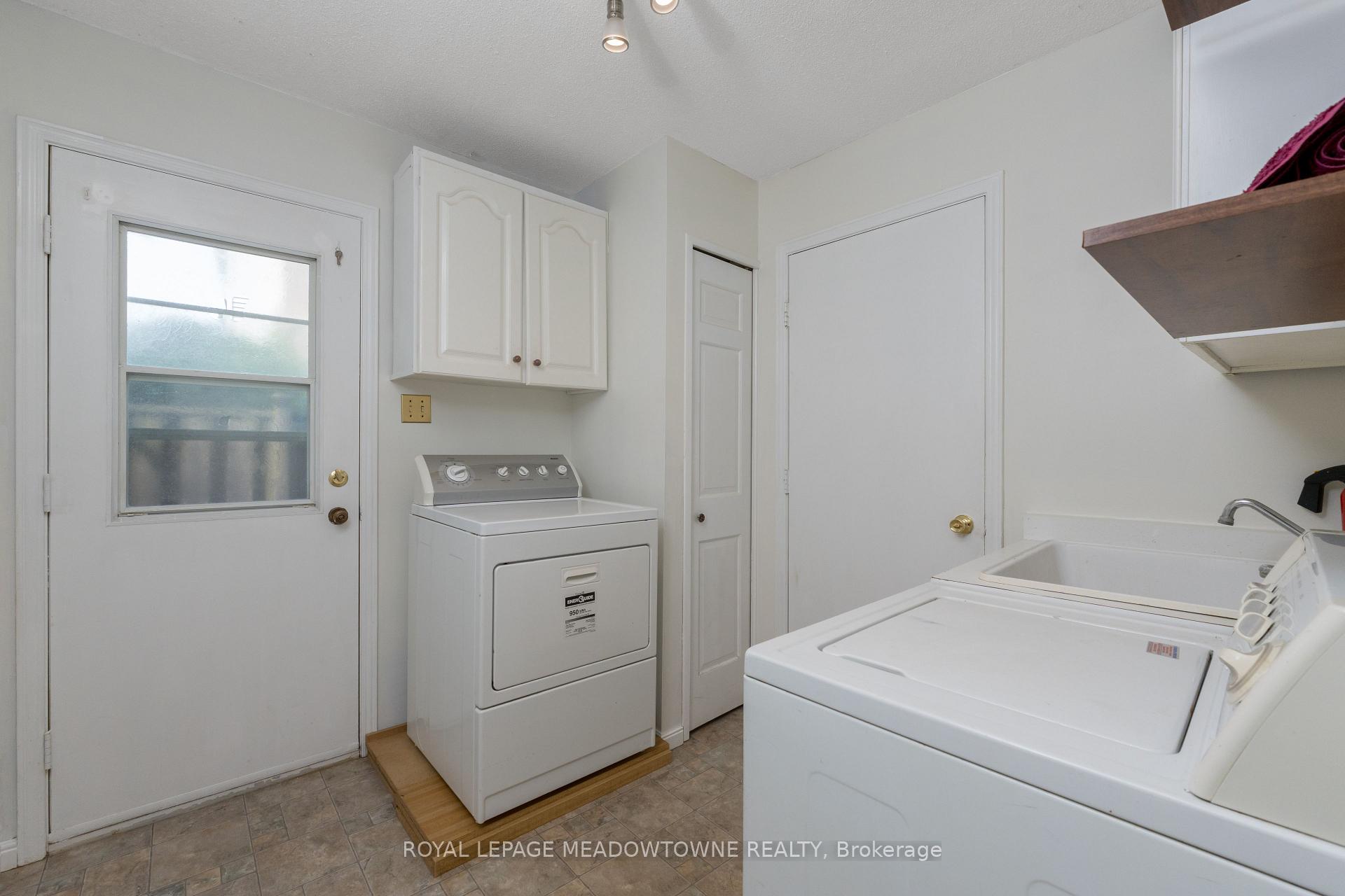 Photo 18 of 7 Deerwood Crescent, Kitchener — HOMEH
