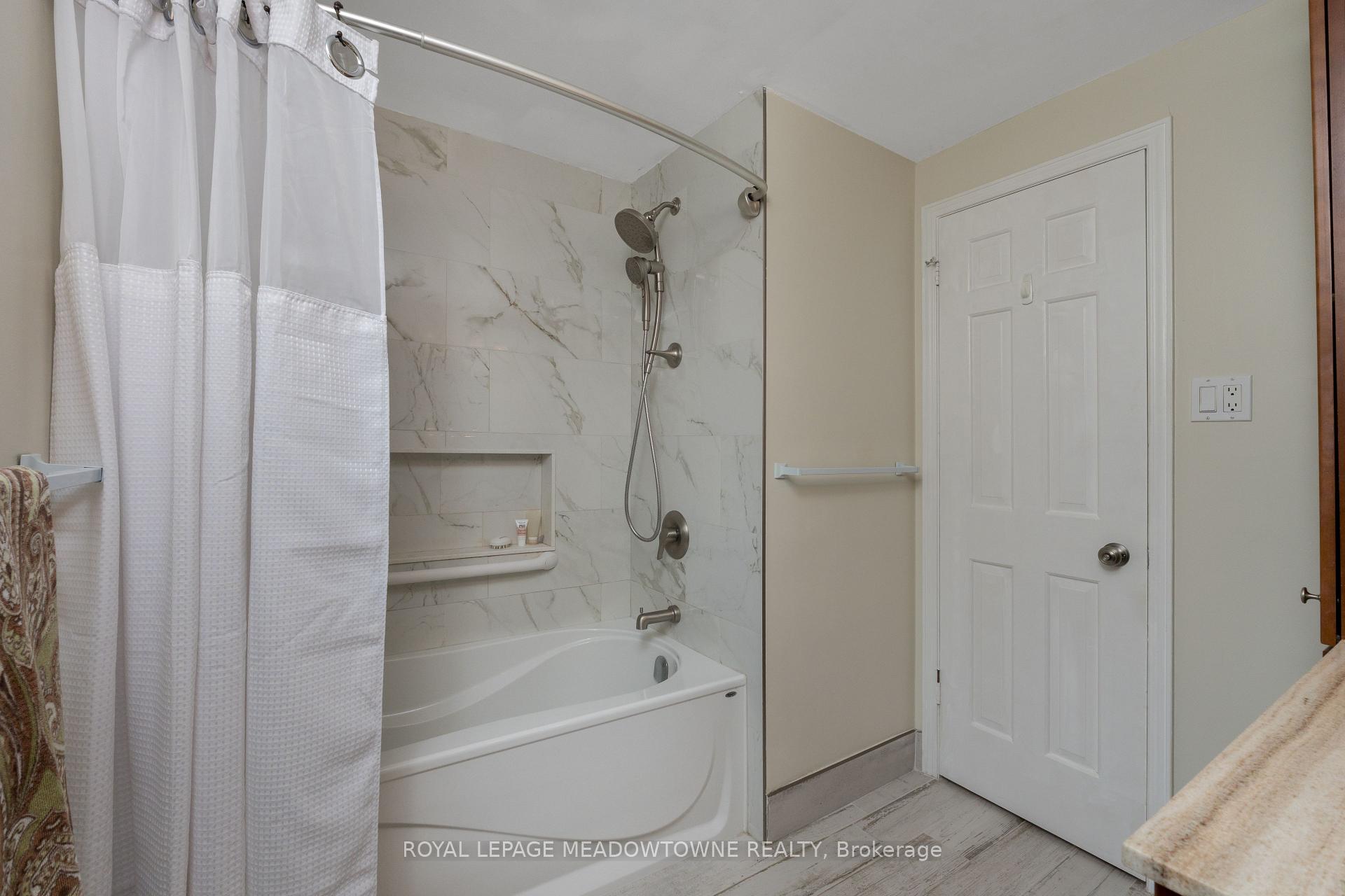 Photo 27 of 7 Deerwood Crescent, Kitchener — HOMEH