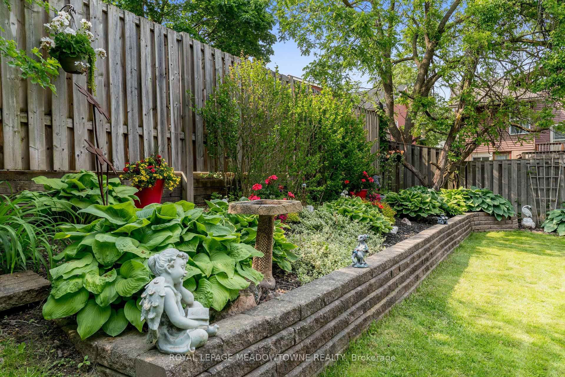 Photo 44 of 7 Deerwood Crescent, Kitchener — HOMEH