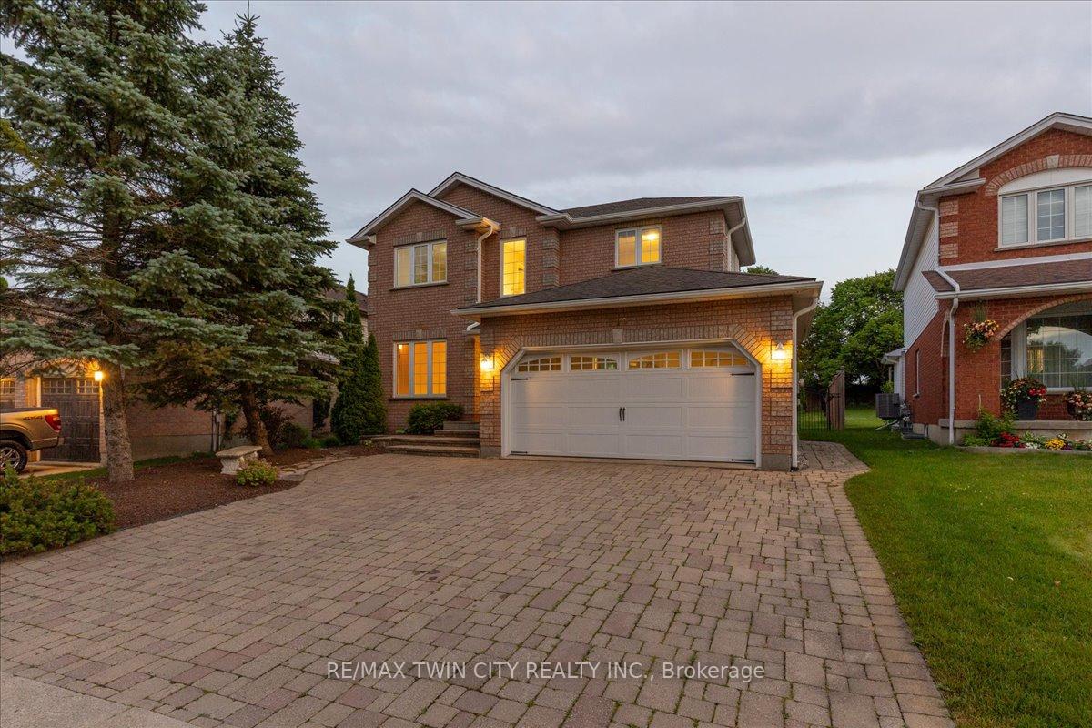 Photo 3 of 310 Westforest Trail, Kitchener — HOMEH