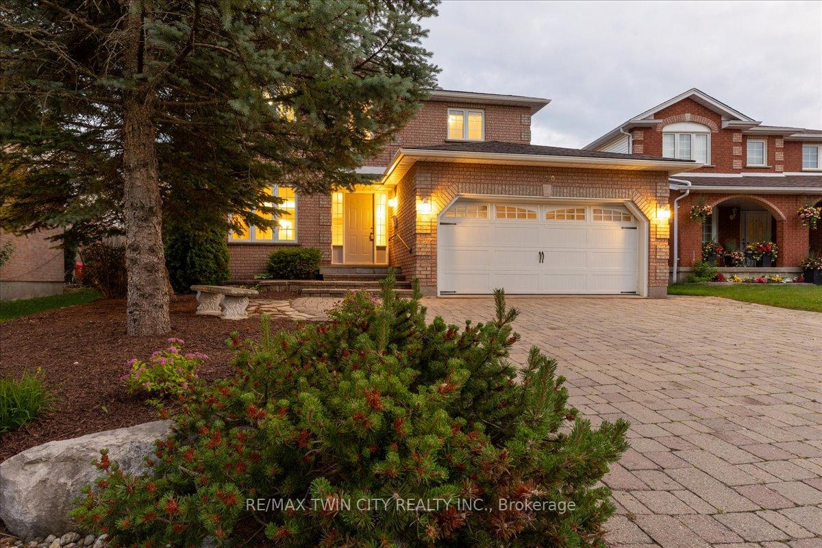 Photo 4 of 310 Westforest Trail, Kitchener — HOMEH
