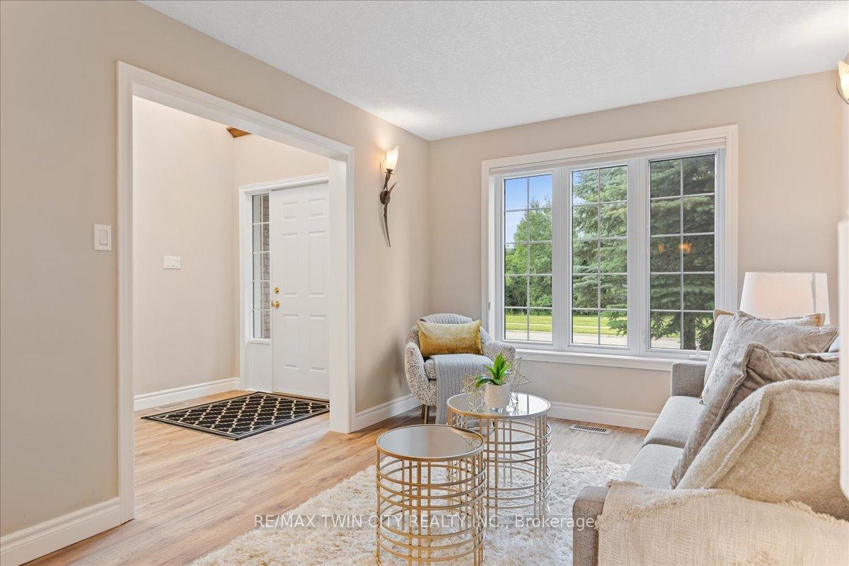 Photo 10 of 310 Westforest Trail, Kitchener — HOMEH