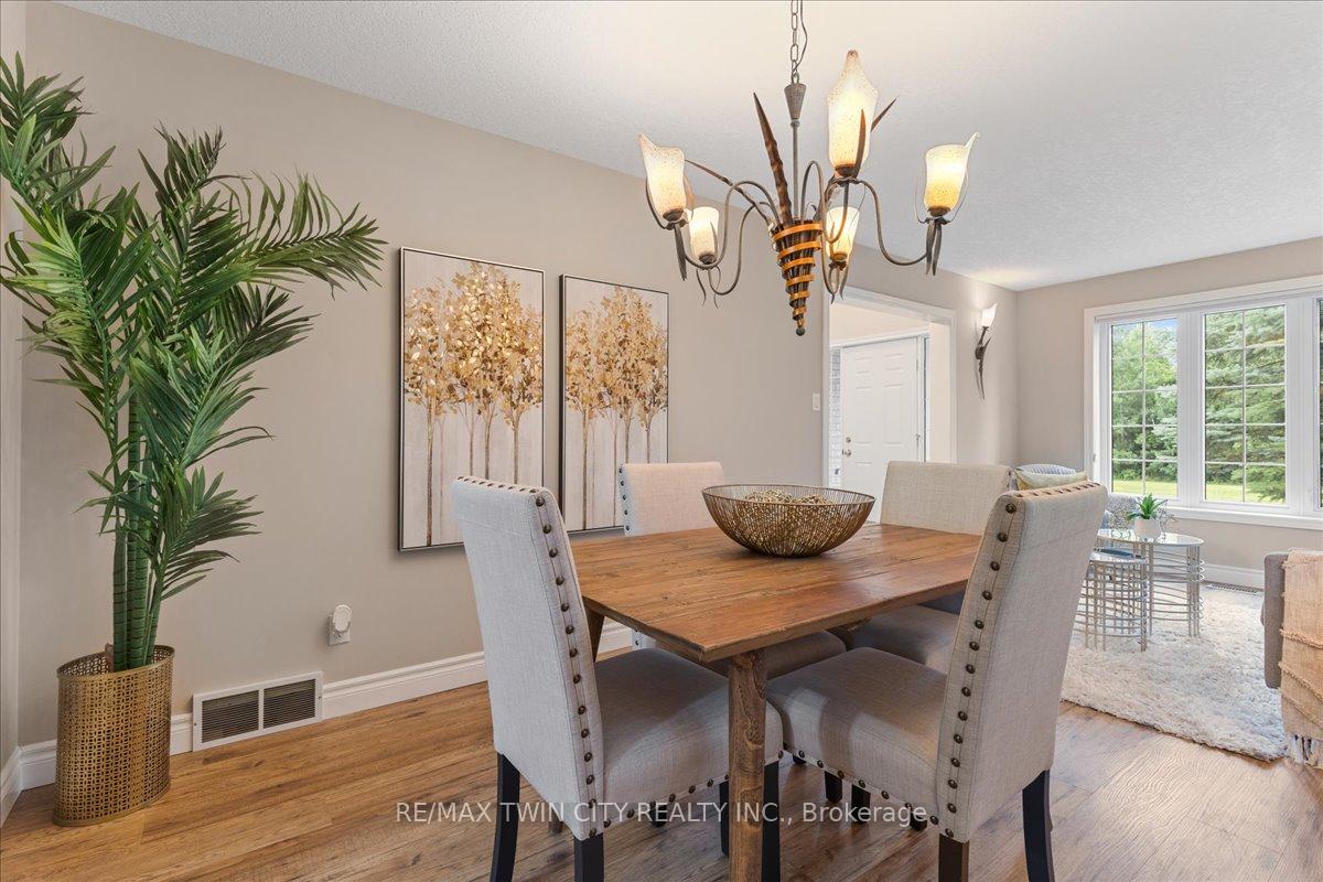 Photo 11 of 310 Westforest Trail, Kitchener — HOMEH