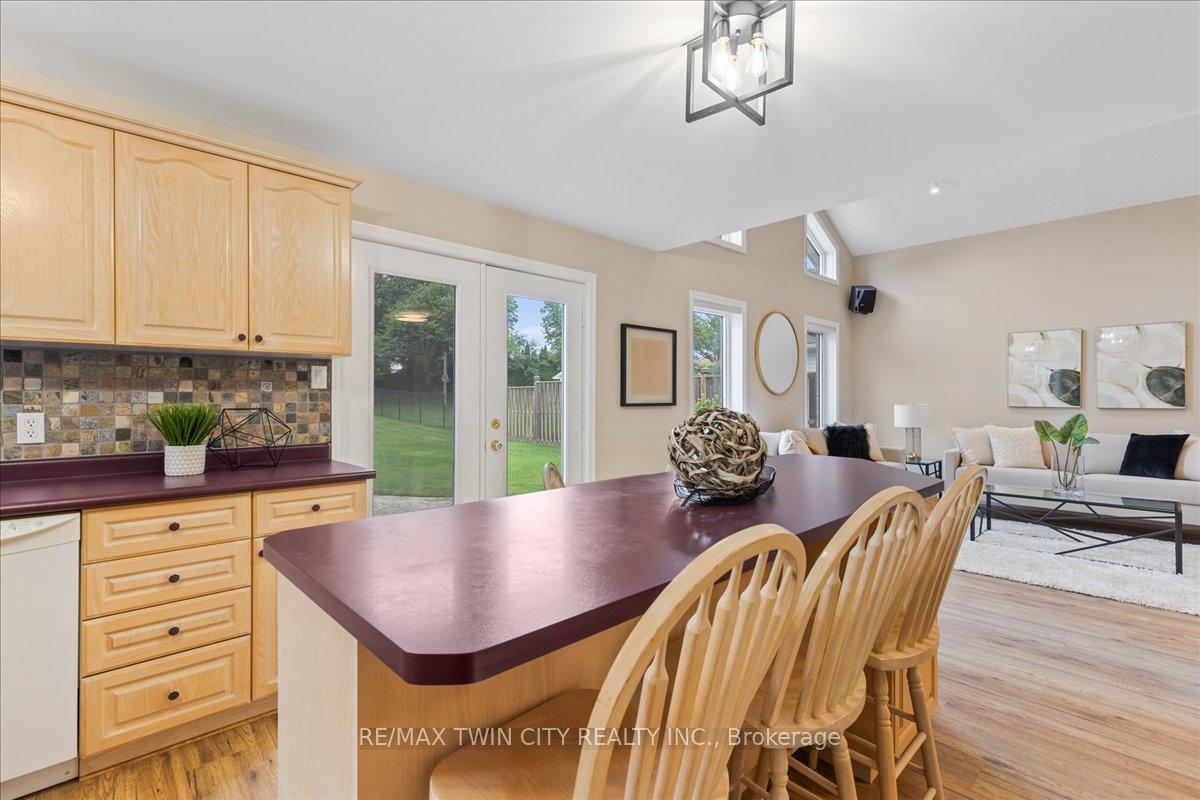 Photo 13 of 310 Westforest Trail, Kitchener — HOMEH