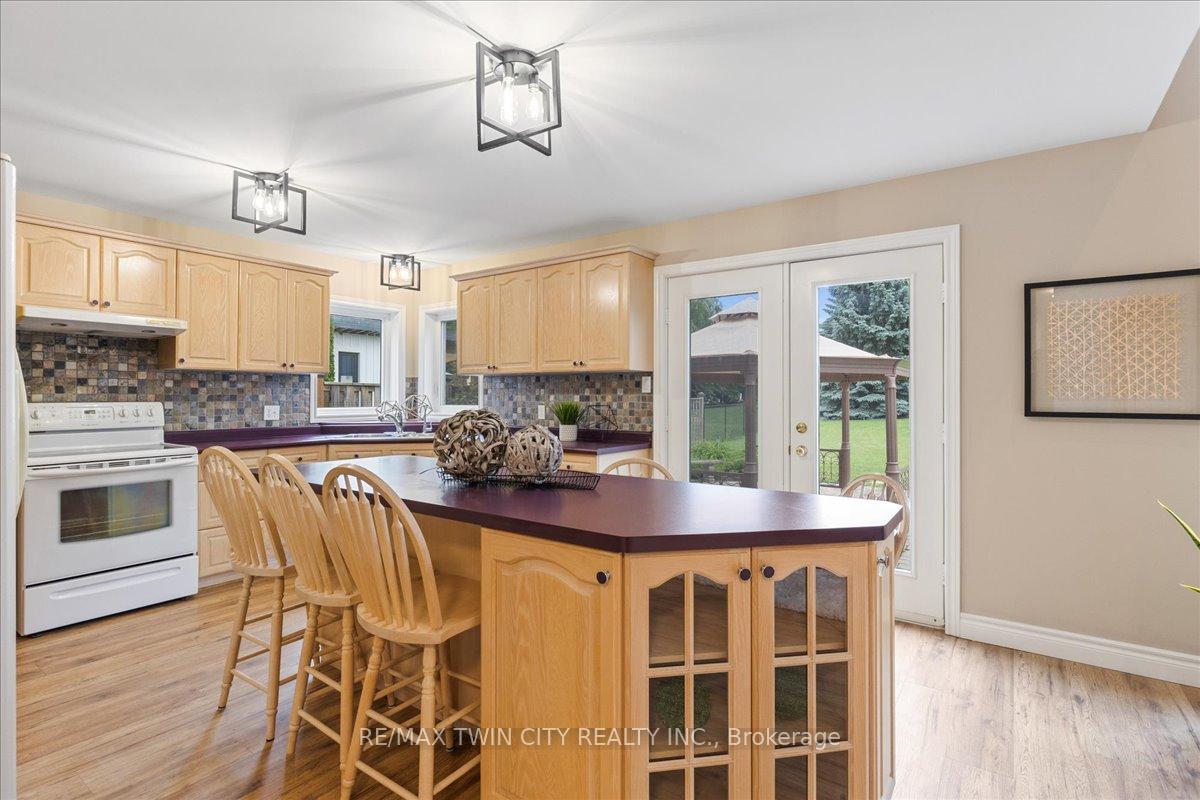 Photo 16 of 310 Westforest Trail, Kitchener — HOMEH