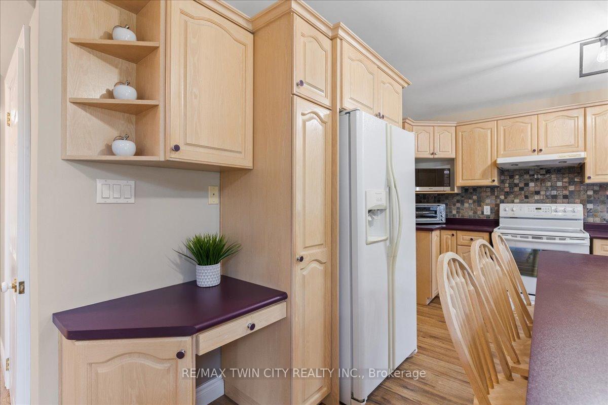 Photo 17 of 310 Westforest Trail, Kitchener — HOMEH