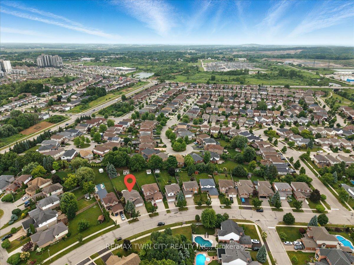 Photo 36 of 310 Westforest Trail, Kitchener — HOMEH