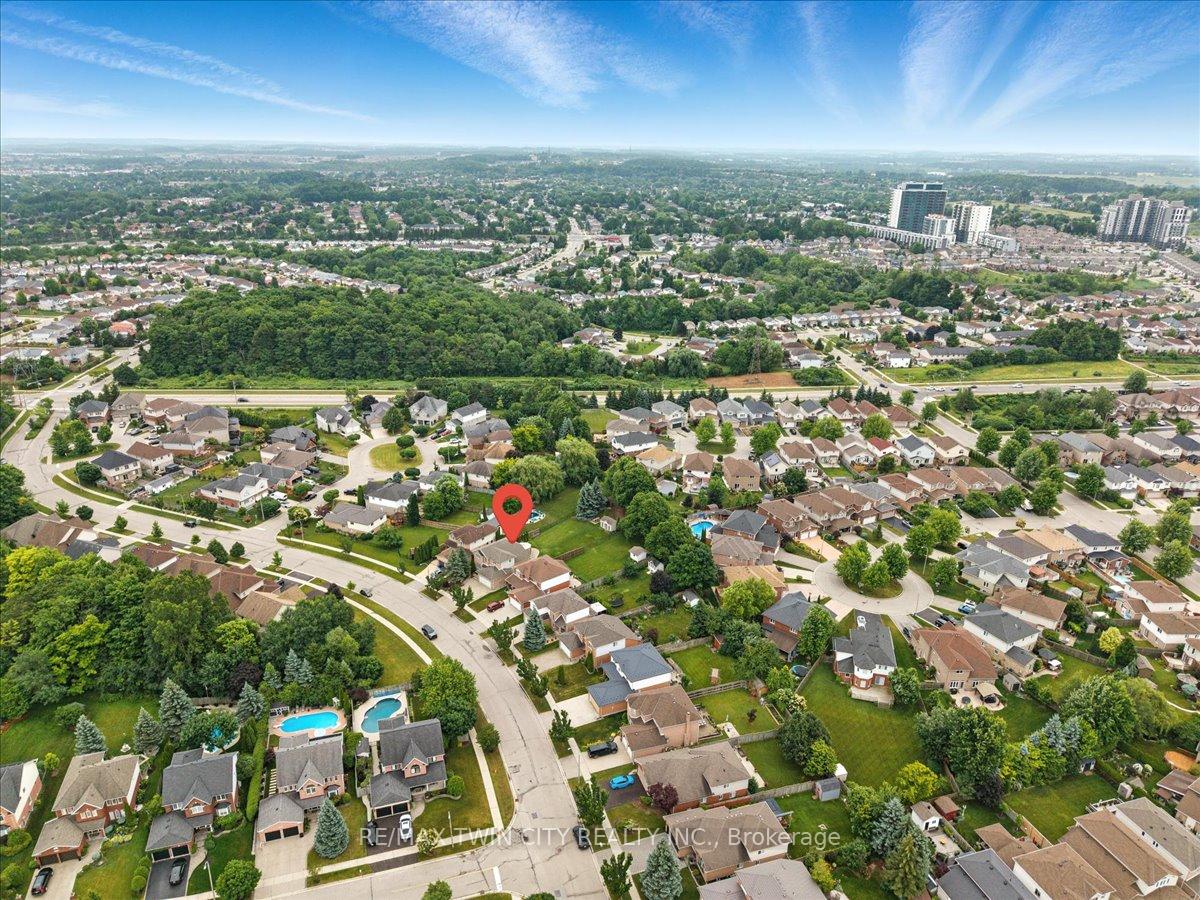 Photo 37 of 310 Westforest Trail, Kitchener — HOMEH