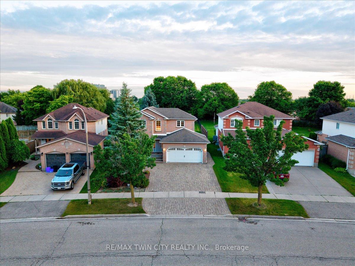 Photo 38 of 310 Westforest Trail, Kitchener — HOMEH