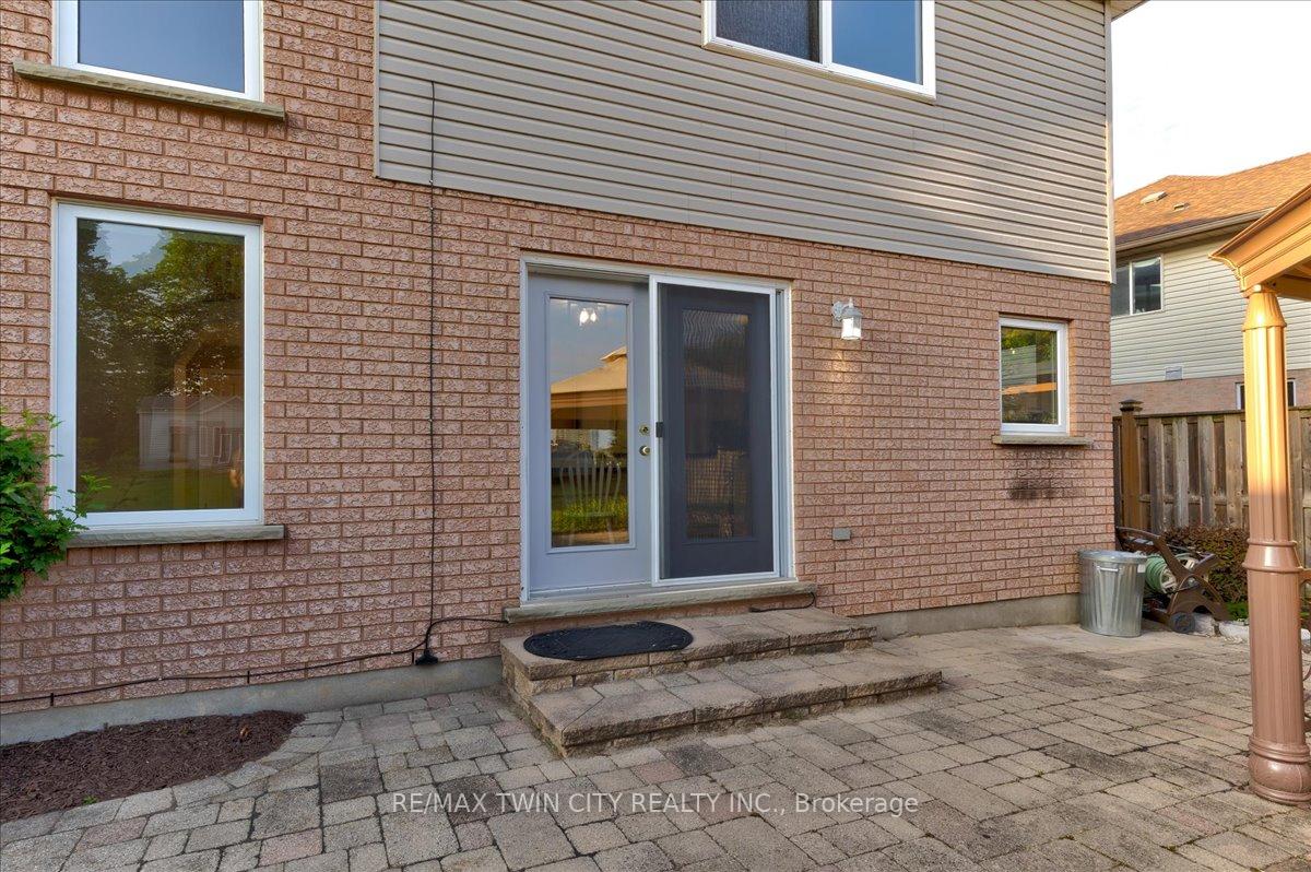 Photo 39 of 310 Westforest Trail, Kitchener — HOMEH