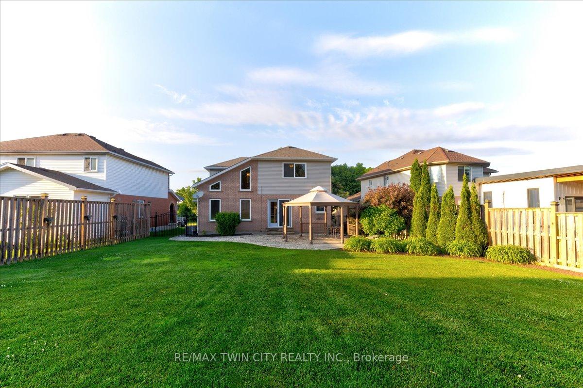 Photo 41 of 310 Westforest Trail, Kitchener — HOMEH