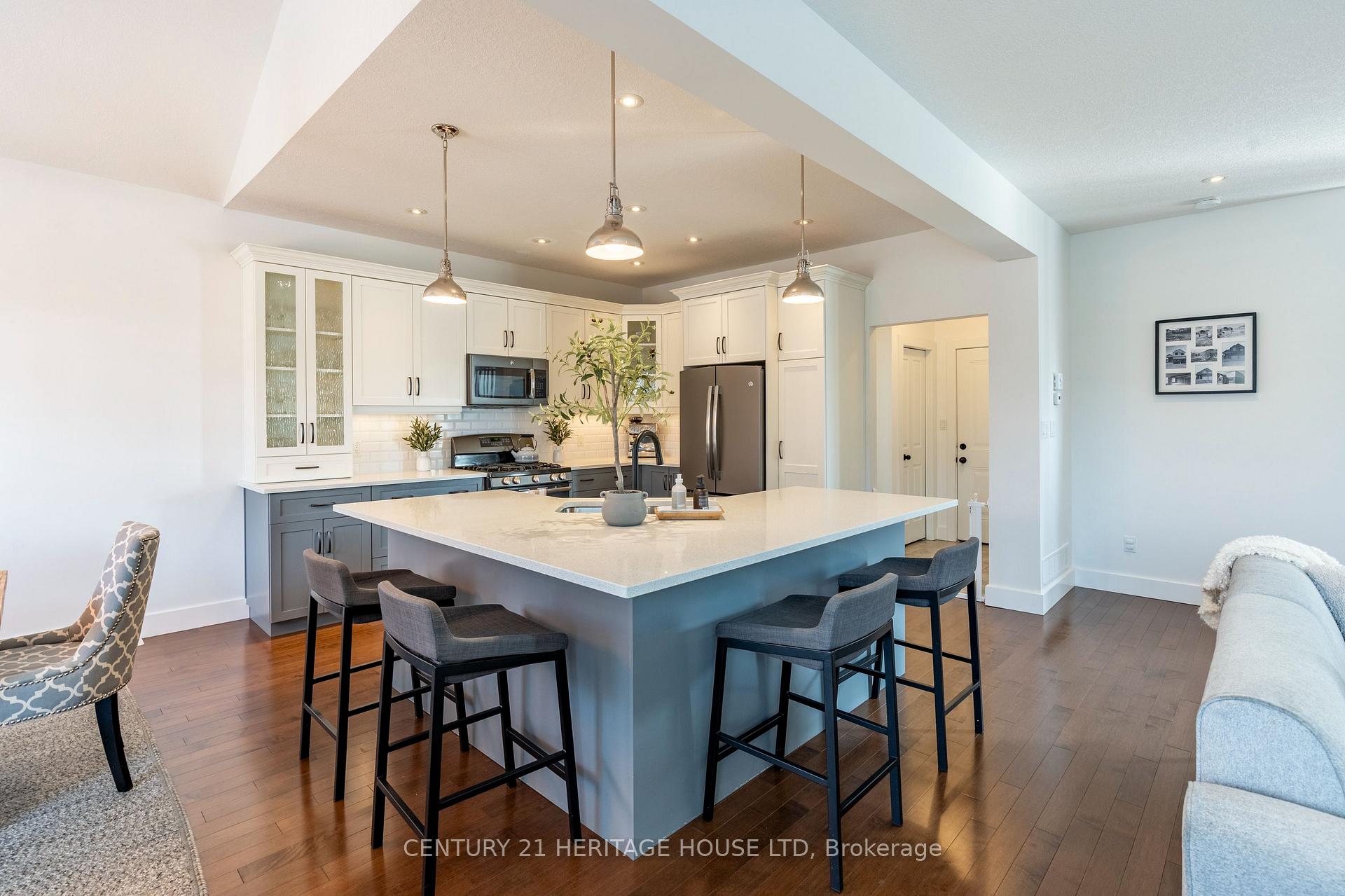 Photo 13 of 66 Eden Oak Trail, Kitchener — HOMEH