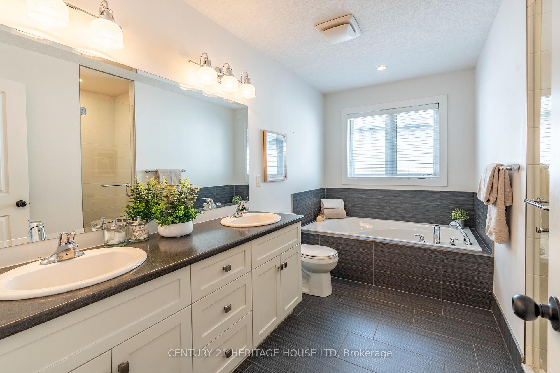 Photo 33 of 66 Eden Oak Trail, Kitchener — HOMEH