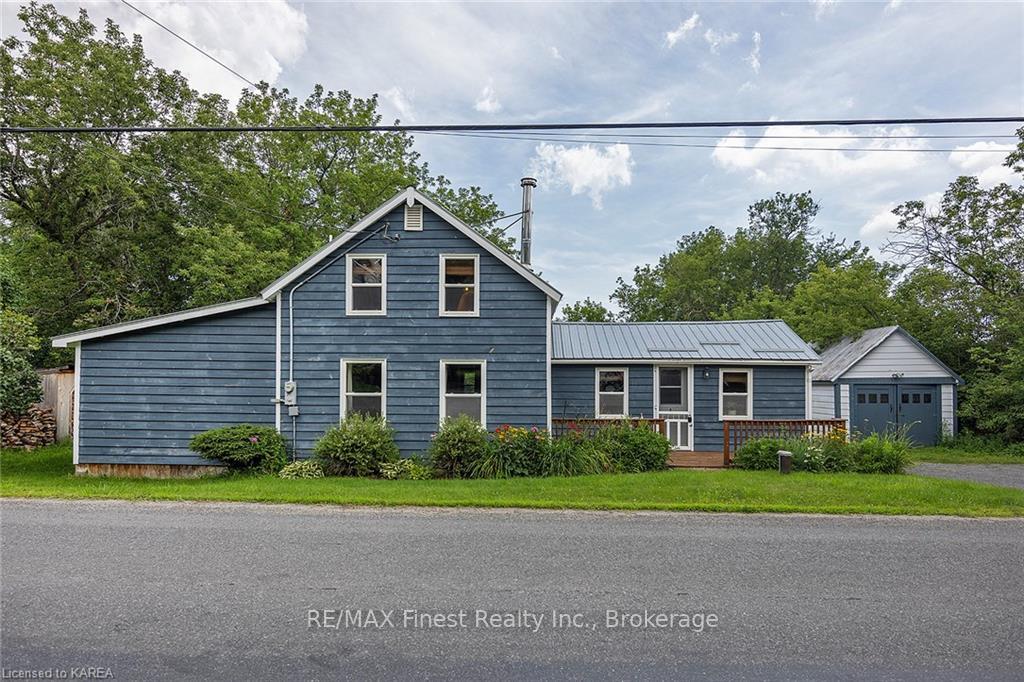 Photo 2 of 318 Simmons Road, Loyalist, Lennox and Addington - South — HOMEH