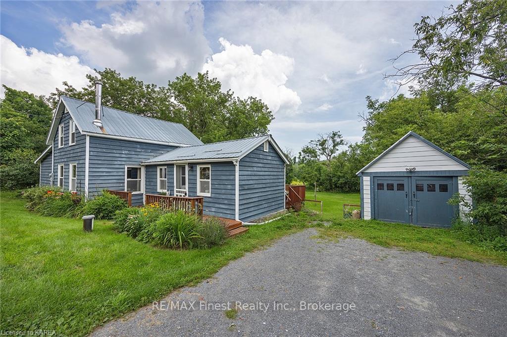 Photo 3 of 318 Simmons Road, Loyalist, Lennox and Addington - South — HOMEH