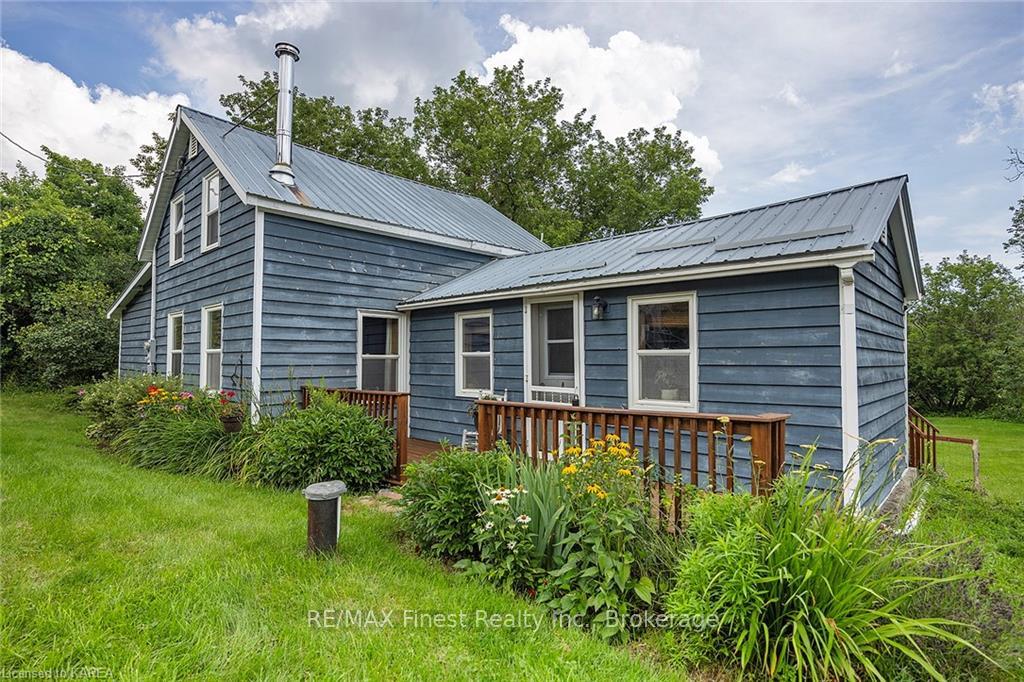 Photo 4 of 318 Simmons Road, Loyalist, Lennox and Addington - South — HOMEH