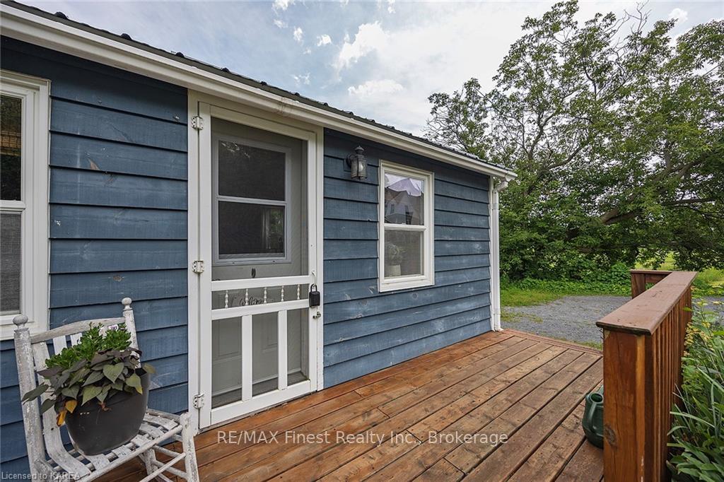 Photo 5 of 318 Simmons Road, Loyalist, Lennox and Addington - South — HOMEH