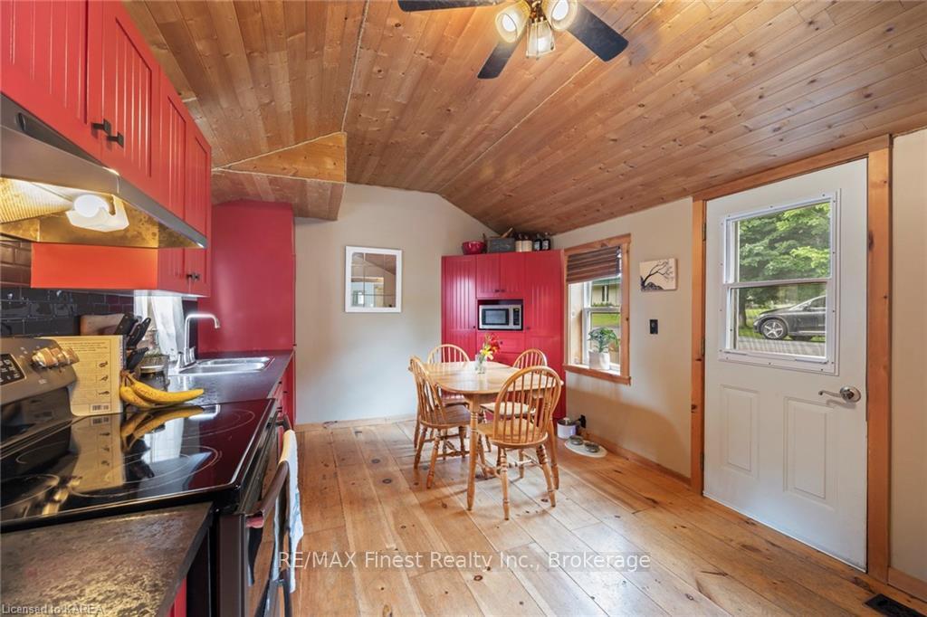 Photo 6 of 318 Simmons Road, Loyalist, Lennox and Addington - South — HOMEH