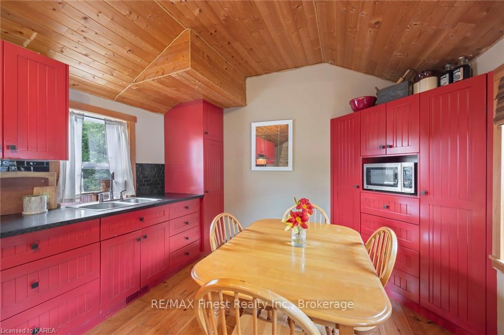 Photo 8 of 318 Simmons Road, Loyalist, Lennox and Addington - South — HOMEH