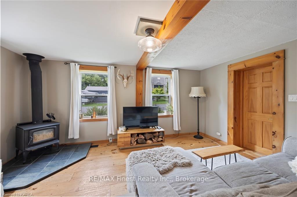 Photo 10 of 318 Simmons Road, Loyalist, Lennox and Addington - South — HOMEH