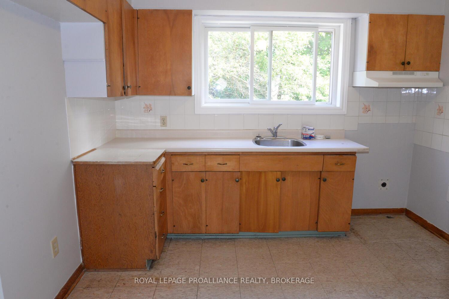 Photo 11 of 322 Meadowcrest Road, Kingston, City Southwest — HOMEH