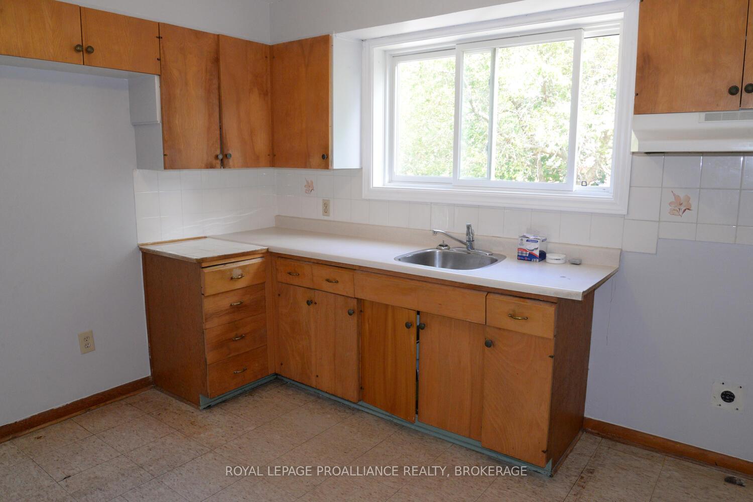 Photo 12 of 322 Meadowcrest Road, Kingston, City Southwest — HOMEH