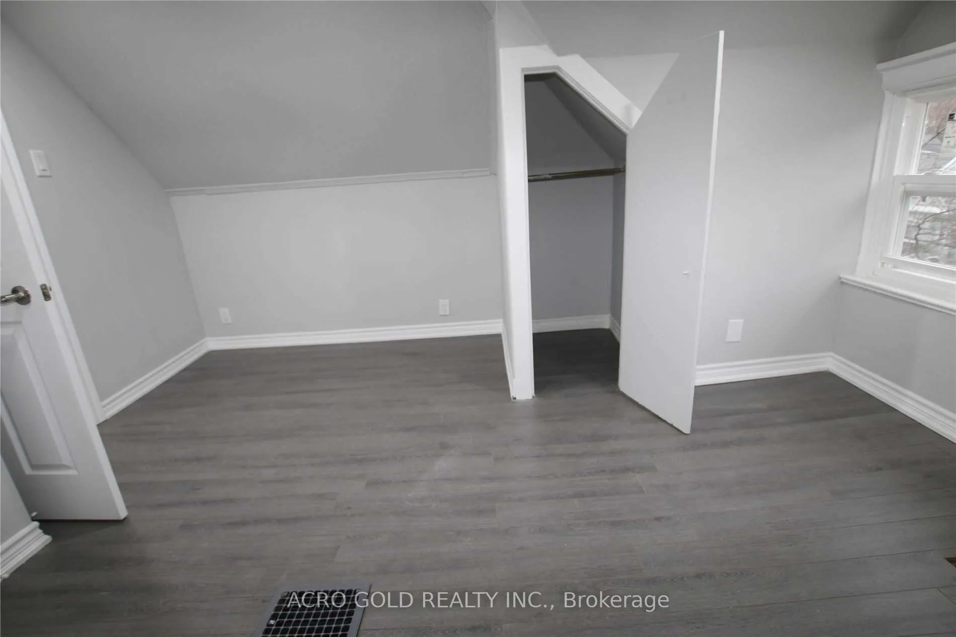 Photo 3 of Unit 03, 297 Cumberland Avenue, Hamilton, Blakeley — HOMEH