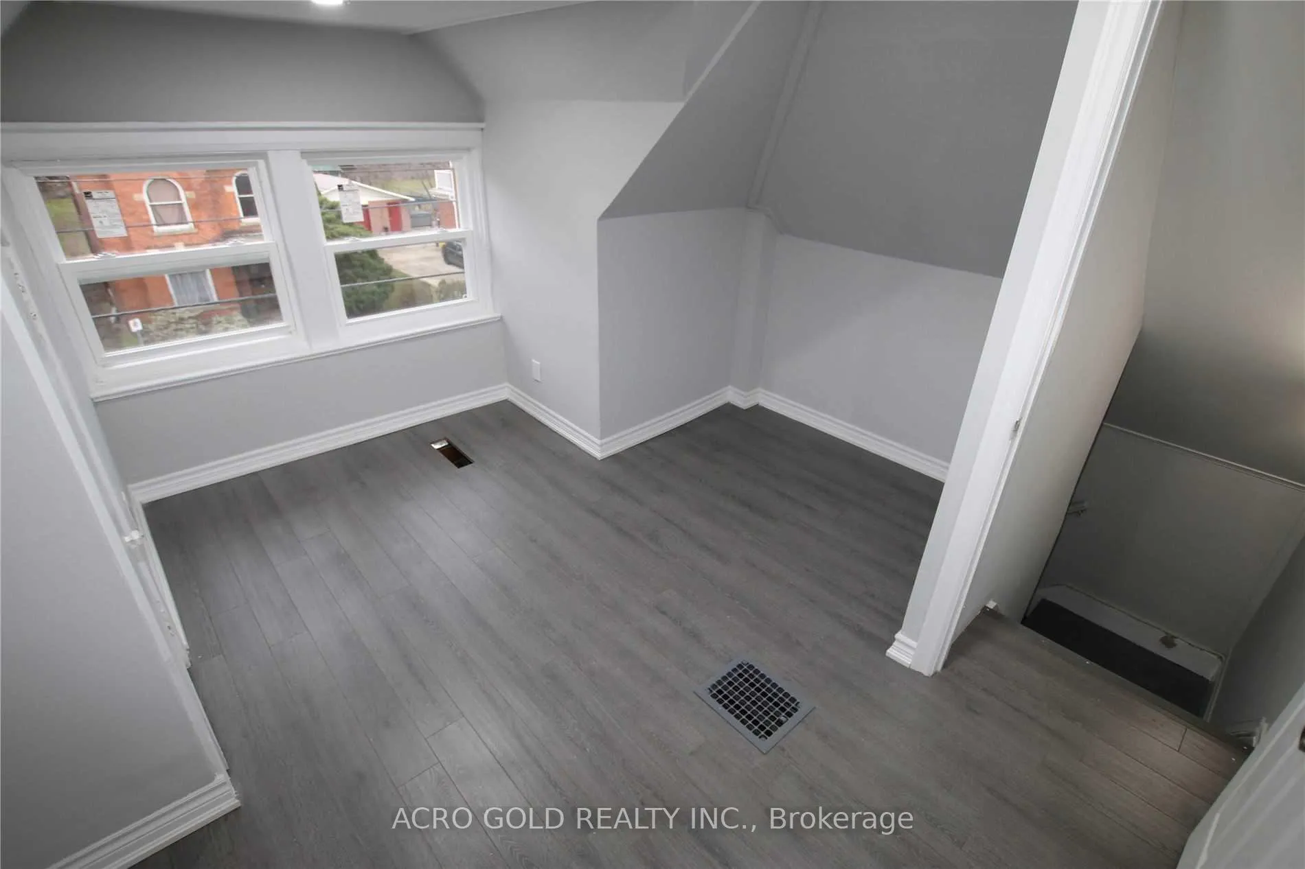 Photo 4 of Unit 03, 297 Cumberland Avenue, Hamilton, Blakeley — HOMEH