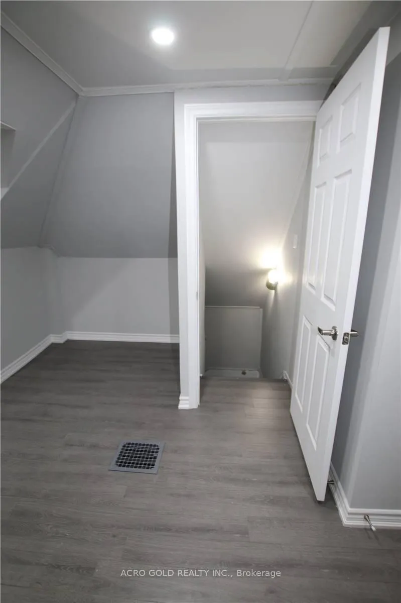 Photo 5 of Unit 03, 297 Cumberland Avenue, Hamilton, Blakeley — HOMEH