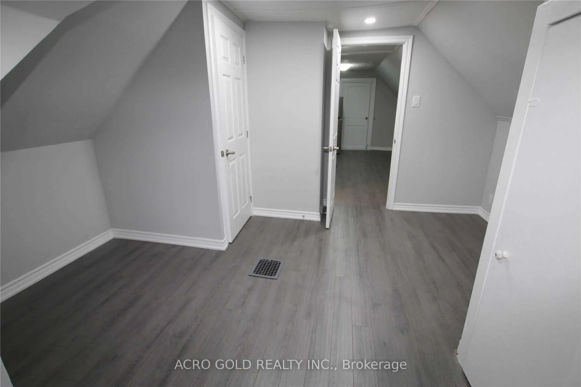 Photo 6 of Unit 03, 297 Cumberland Avenue, Hamilton, Blakeley — HOMEH