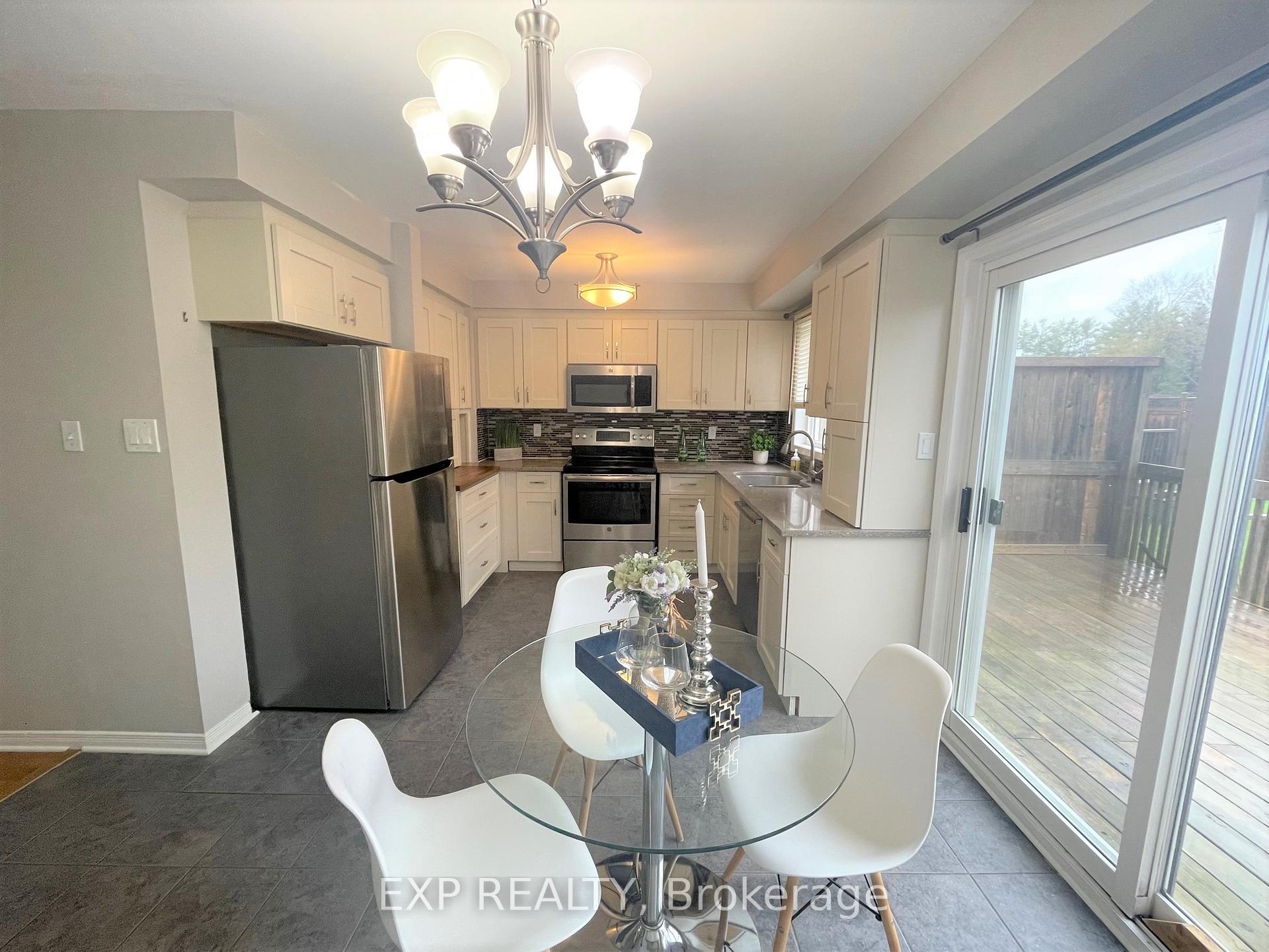 Photo 10 of 63 Beacon Way, Ottawa, Kanata - Morgan's Grant/South March — HOMEH