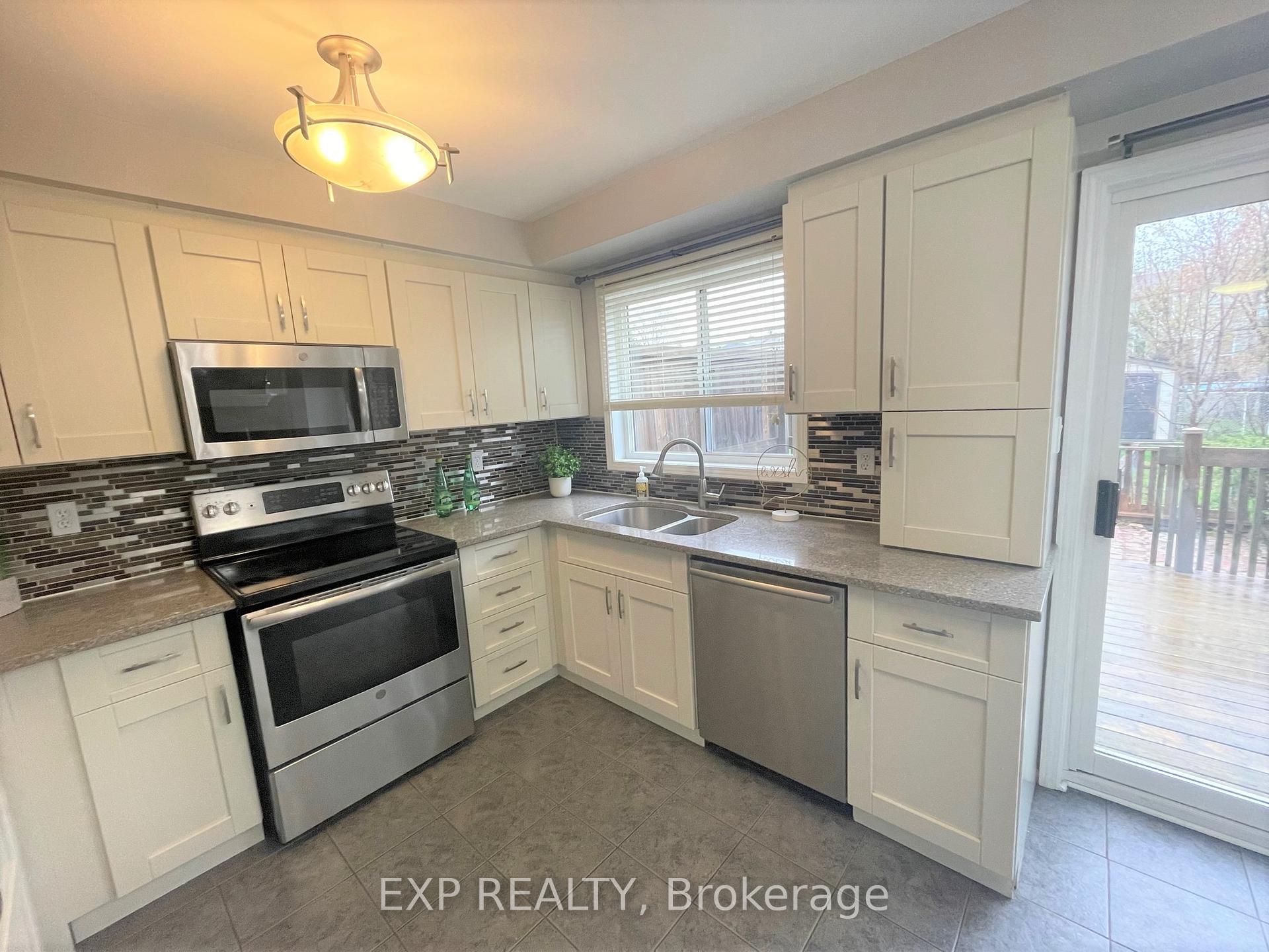 Photo 12 of 63 Beacon Way, Ottawa, Kanata - Morgan's Grant/South March — HOMEH