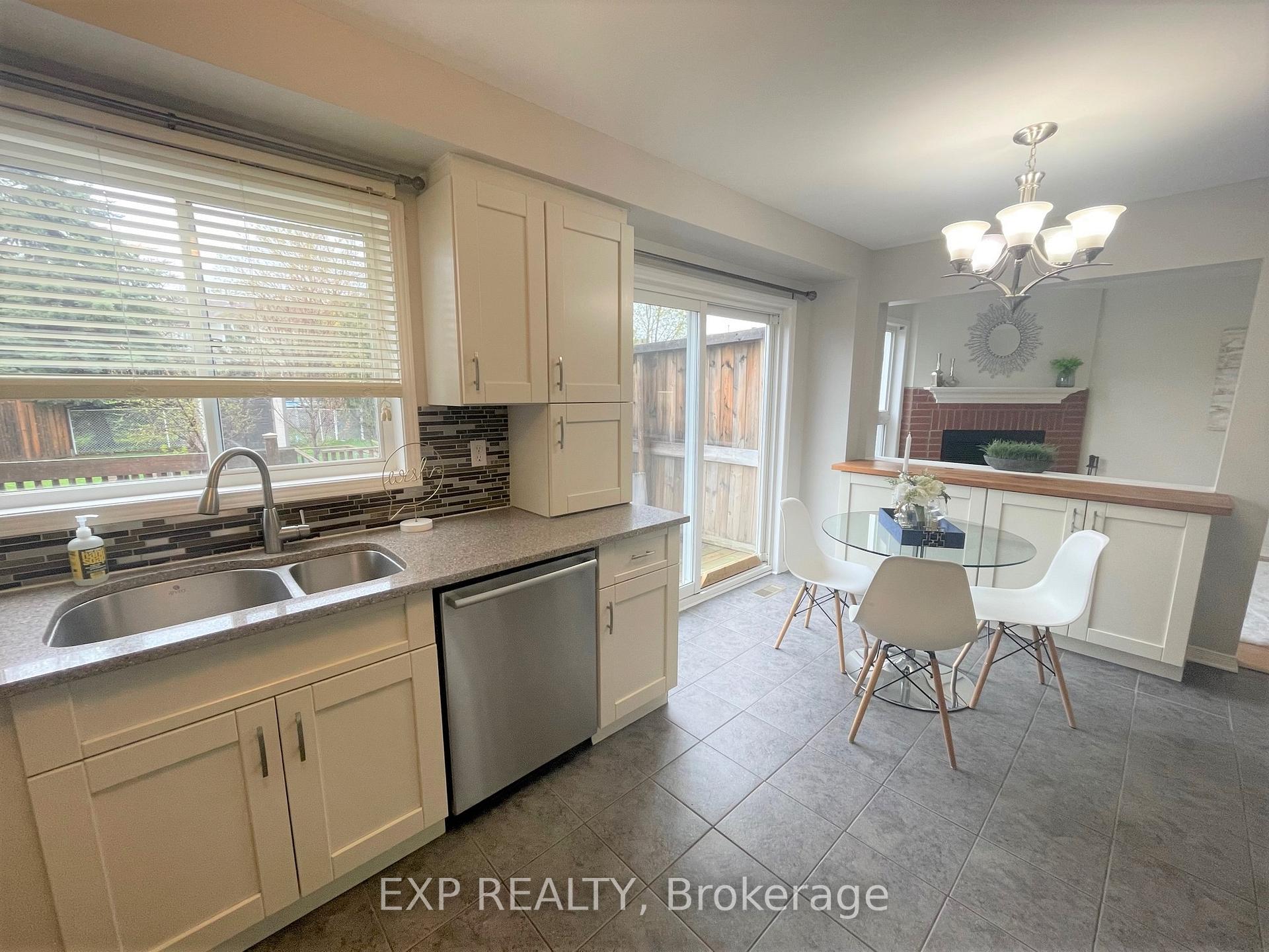 Photo 13 of 63 Beacon Way, Ottawa, Kanata - Morgan's Grant/South March — HOMEH