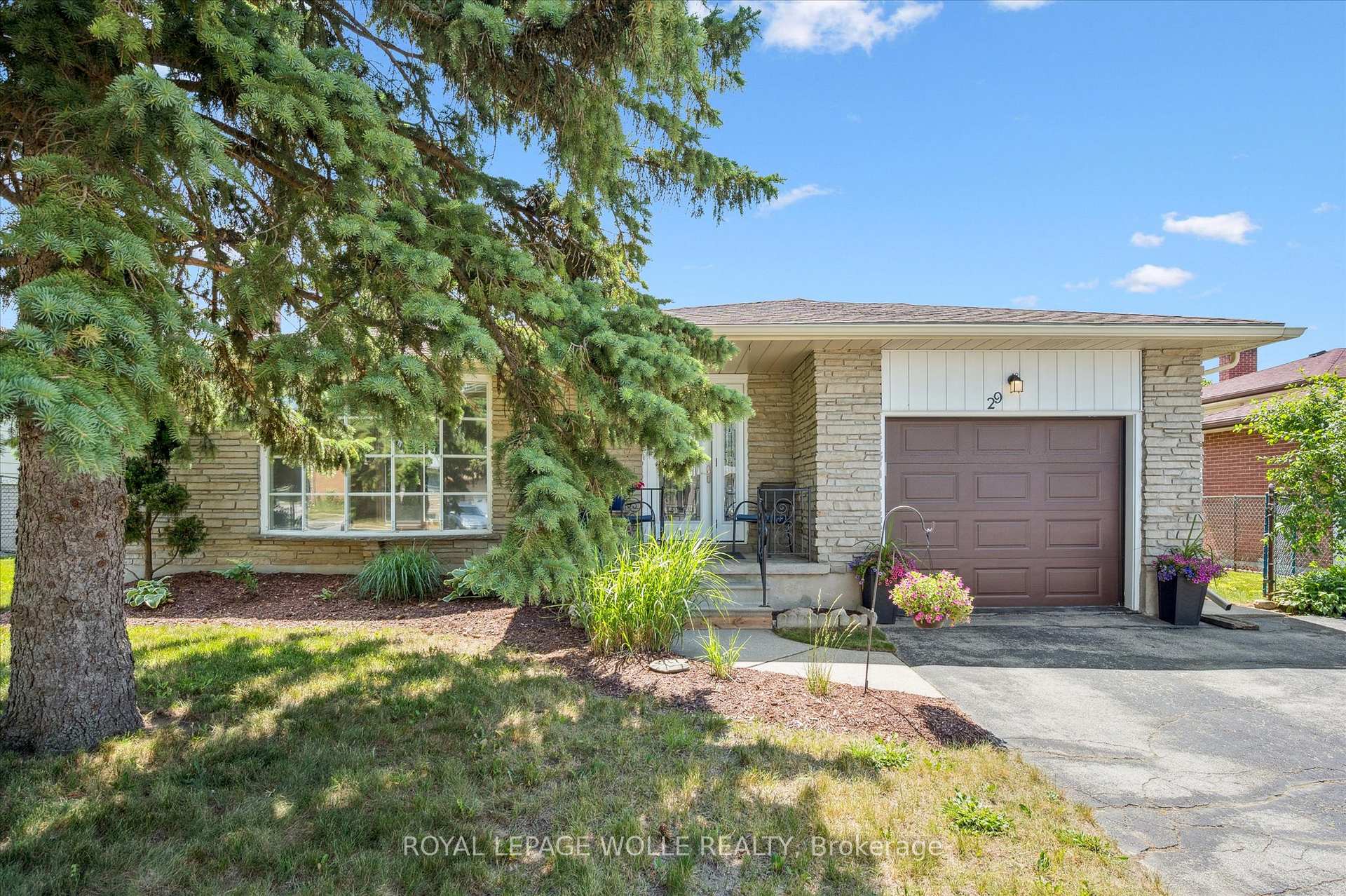 Photo 1 of 29 Strathcona Crescent, Kitchener — HOMEH