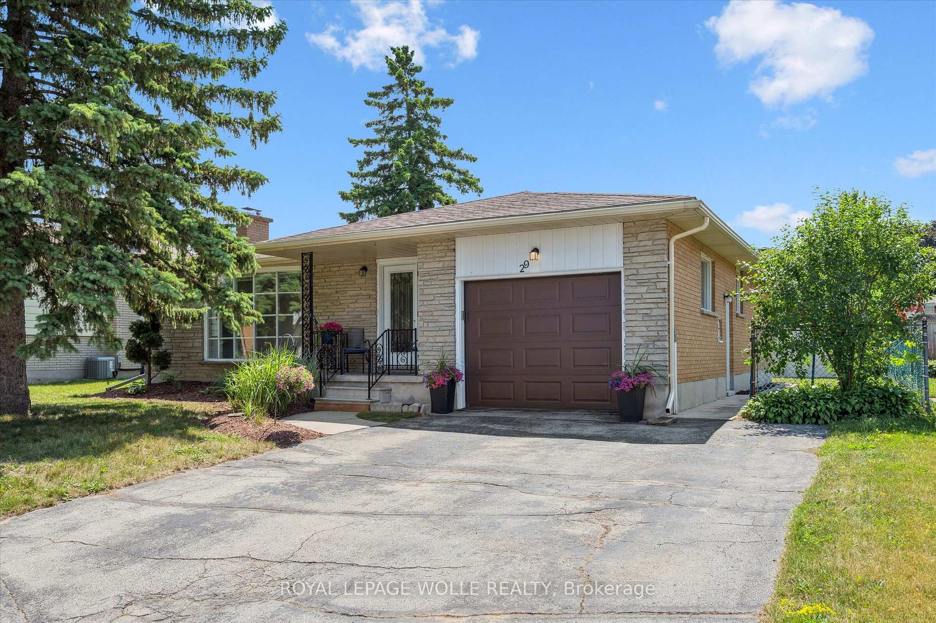 Photo 2 of 29 Strathcona Crescent, Kitchener — HOMEH