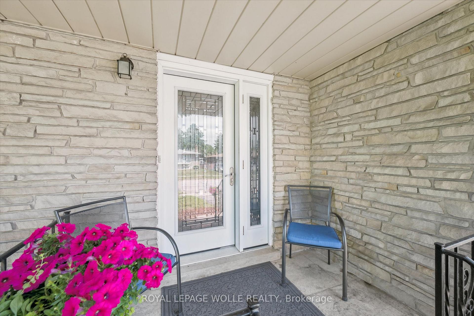 Photo 4 of 29 Strathcona Crescent, Kitchener — HOMEH