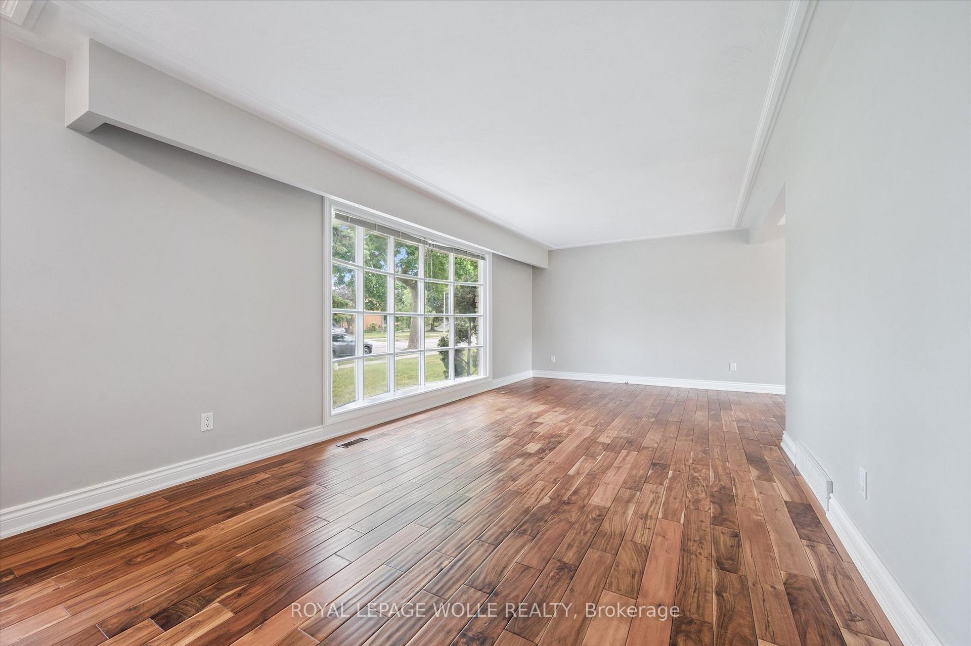 Photo 8 of 29 Strathcona Crescent, Kitchener — HOMEH