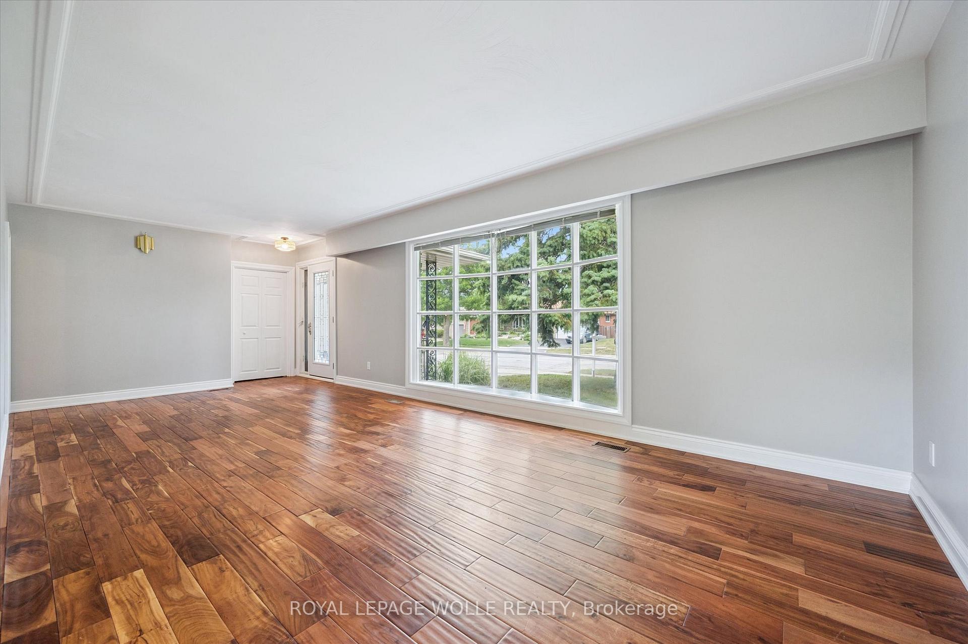Photo 9 of 29 Strathcona Crescent, Kitchener — HOMEH