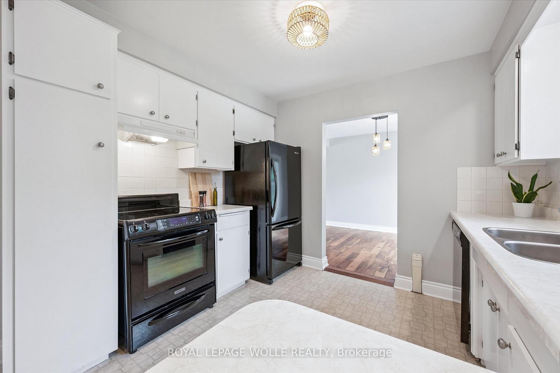 Photo 17 of 29 Strathcona Crescent, Kitchener — HOMEH