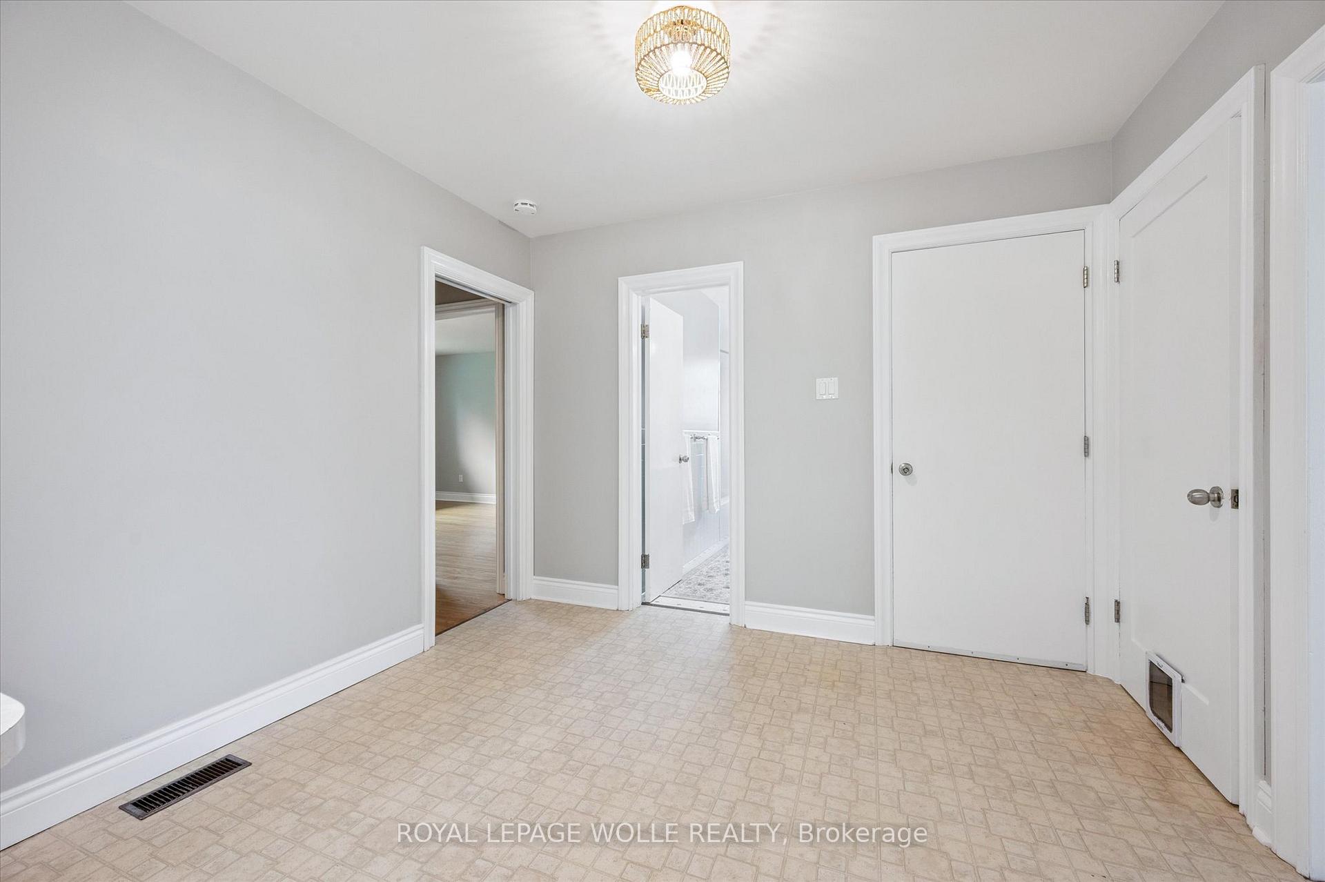 Photo 18 of 29 Strathcona Crescent, Kitchener — HOMEH