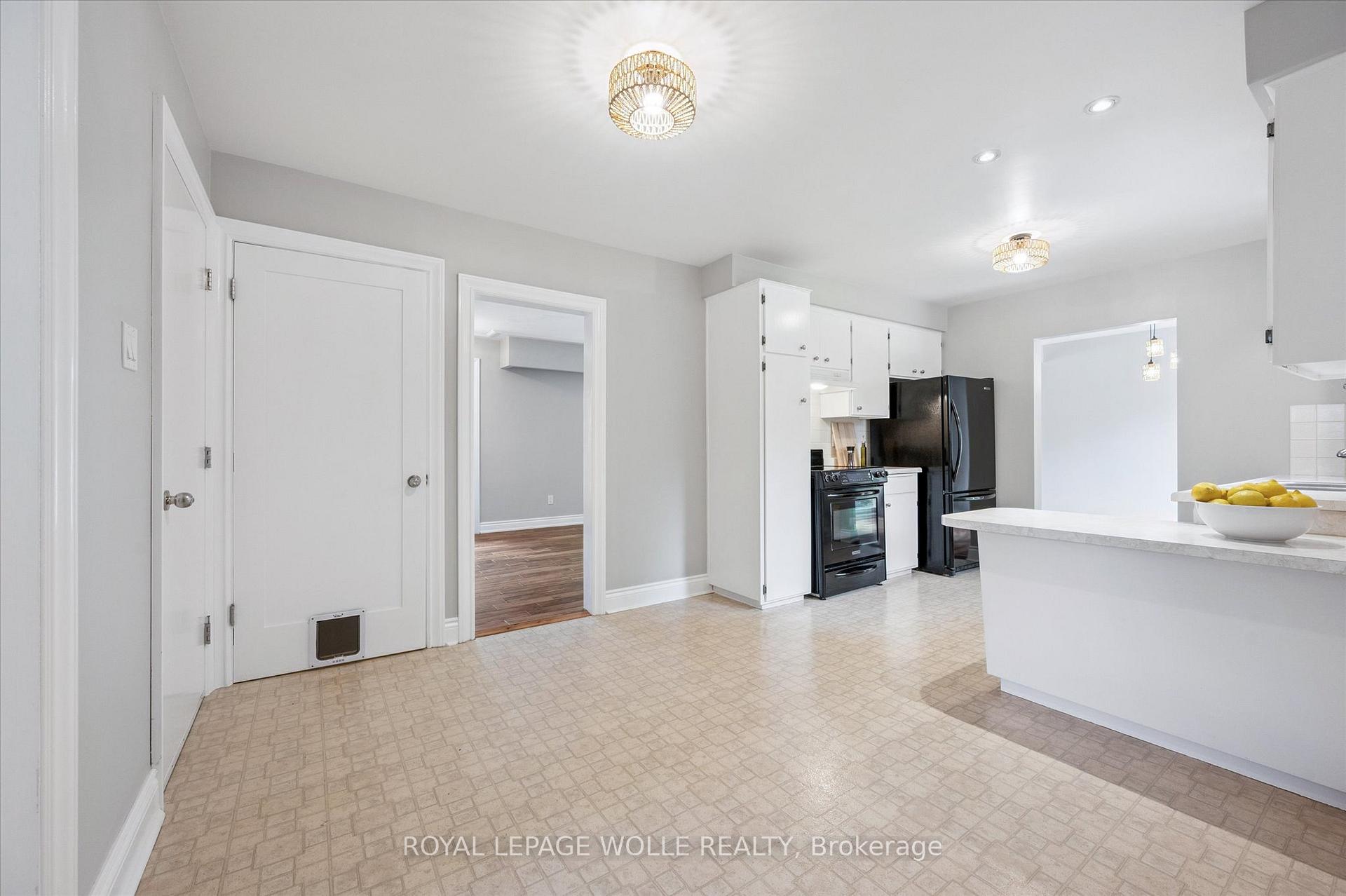 Photo 19 of 29 Strathcona Crescent, Kitchener — HOMEH