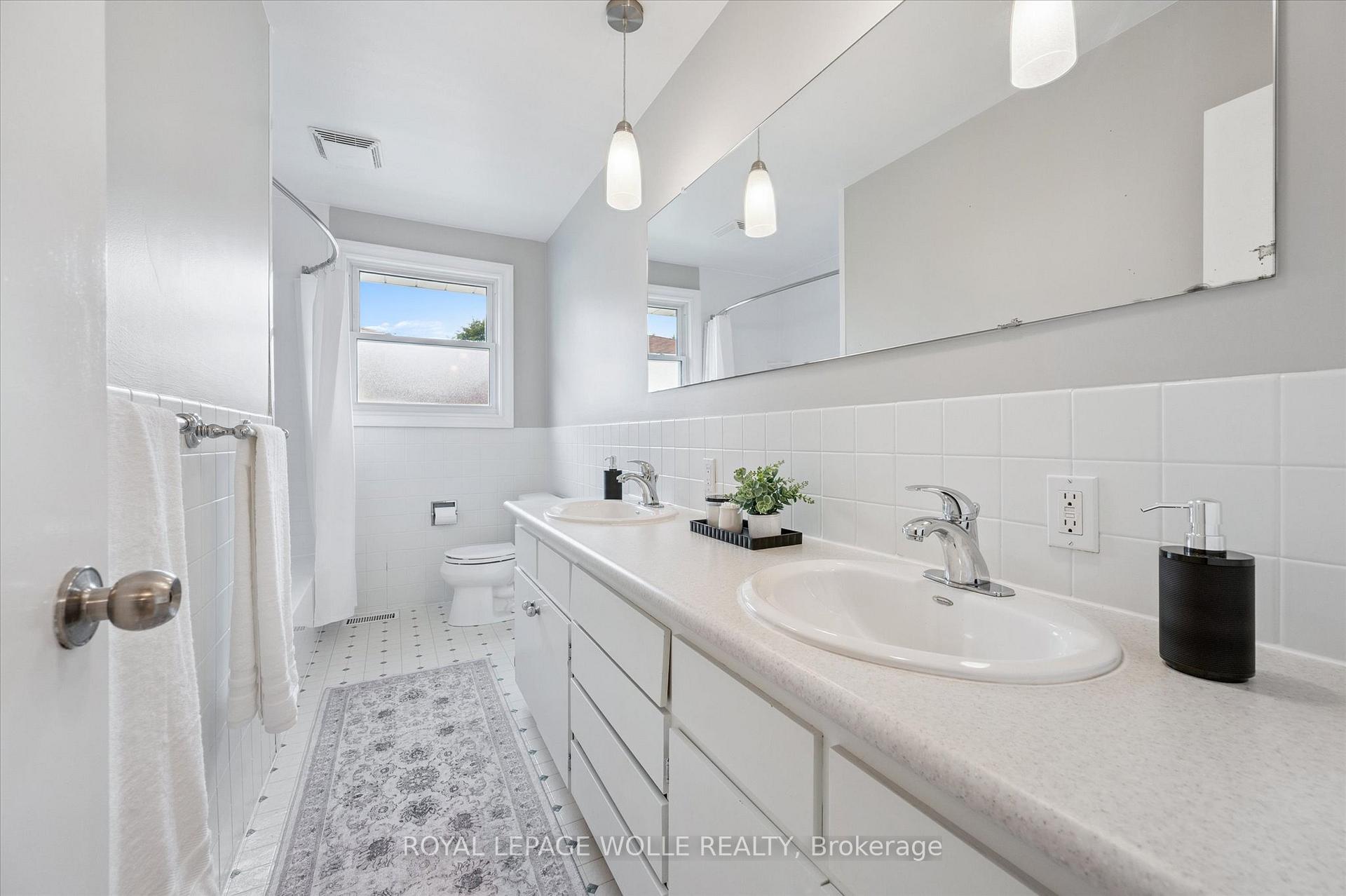 Photo 20 of 29 Strathcona Crescent, Kitchener — HOMEH