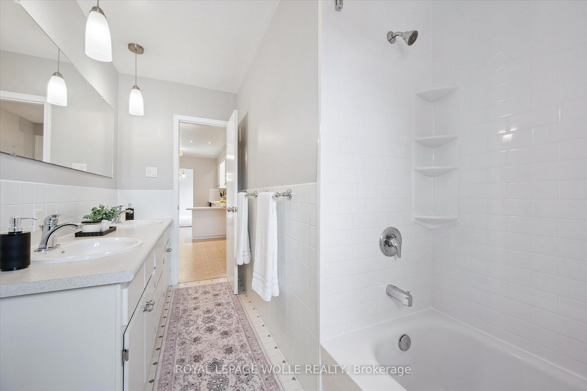Photo 21 of 29 Strathcona Crescent, Kitchener — HOMEH