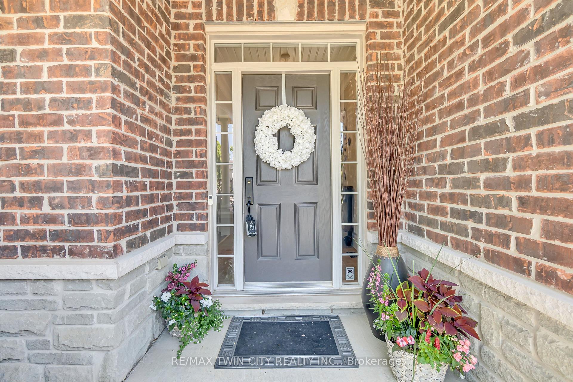 Photo 2 of 918 Fung Place, Kitchener — HOMEH