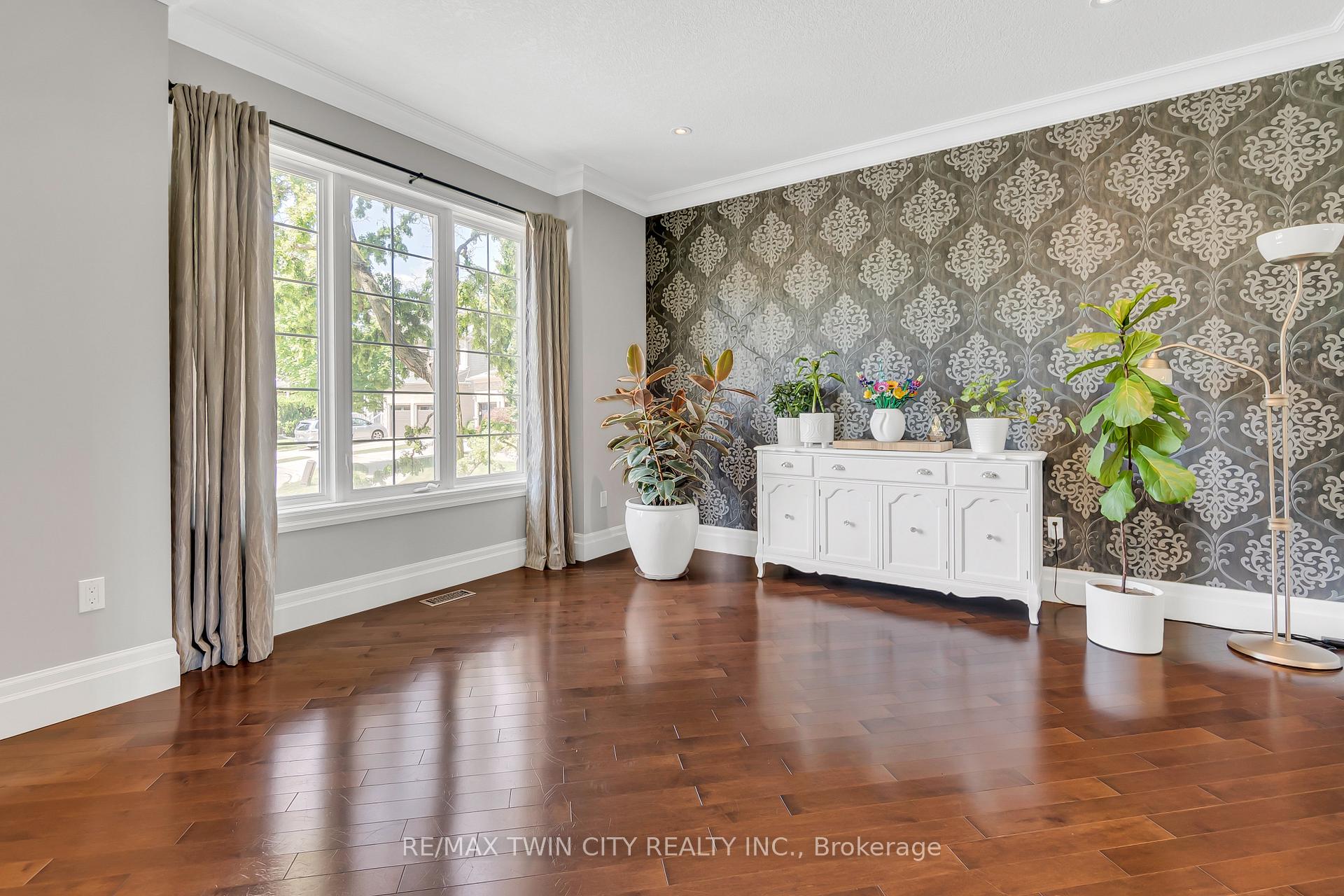 Photo 3 of 918 Fung Place, Kitchener — HOMEH